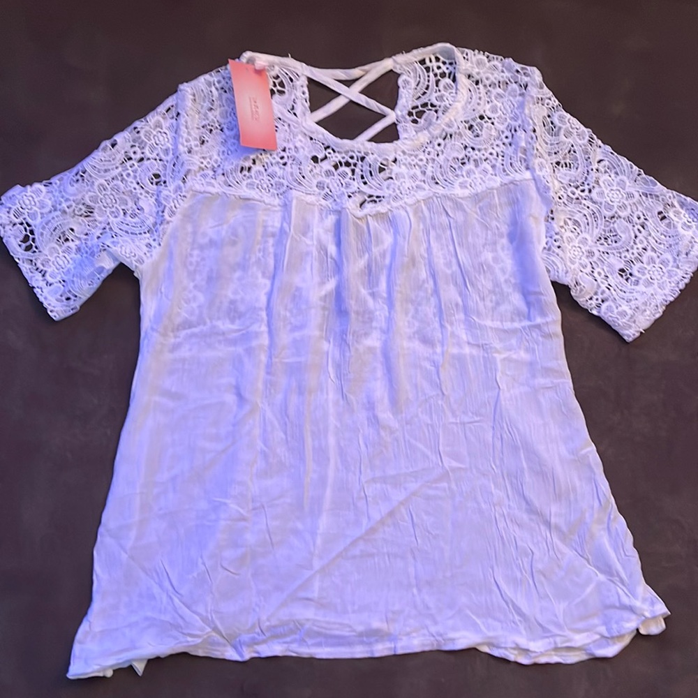 Woman Brand New White Gauze w/ Lace detail Sz M.